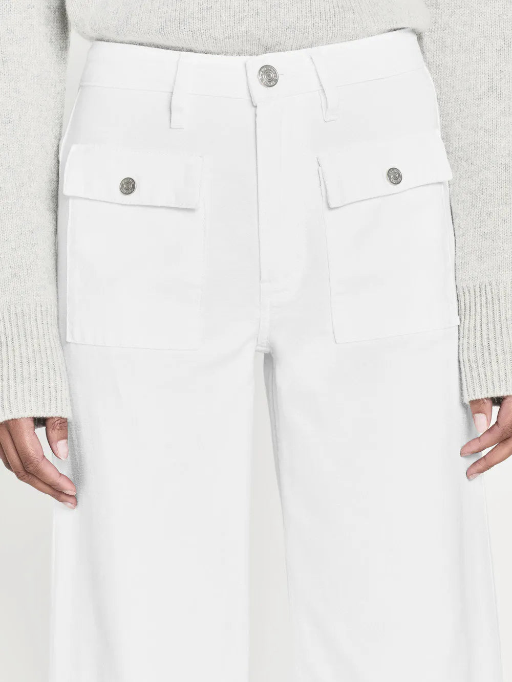 FRAME The 70's Patch Pocket Crop Straight
in White