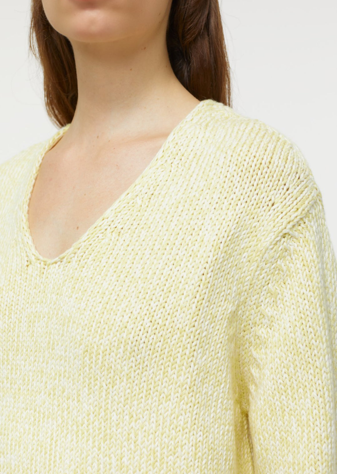 CLOSED Organic Cotton V-Sweater in Vanilla